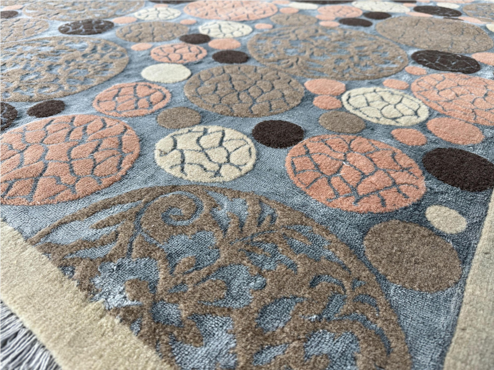 فرش پشمی ماشینی طبیعی و ارگانیک کد 0059 - زمینه آبی کم رنگ - حاشیه کرم