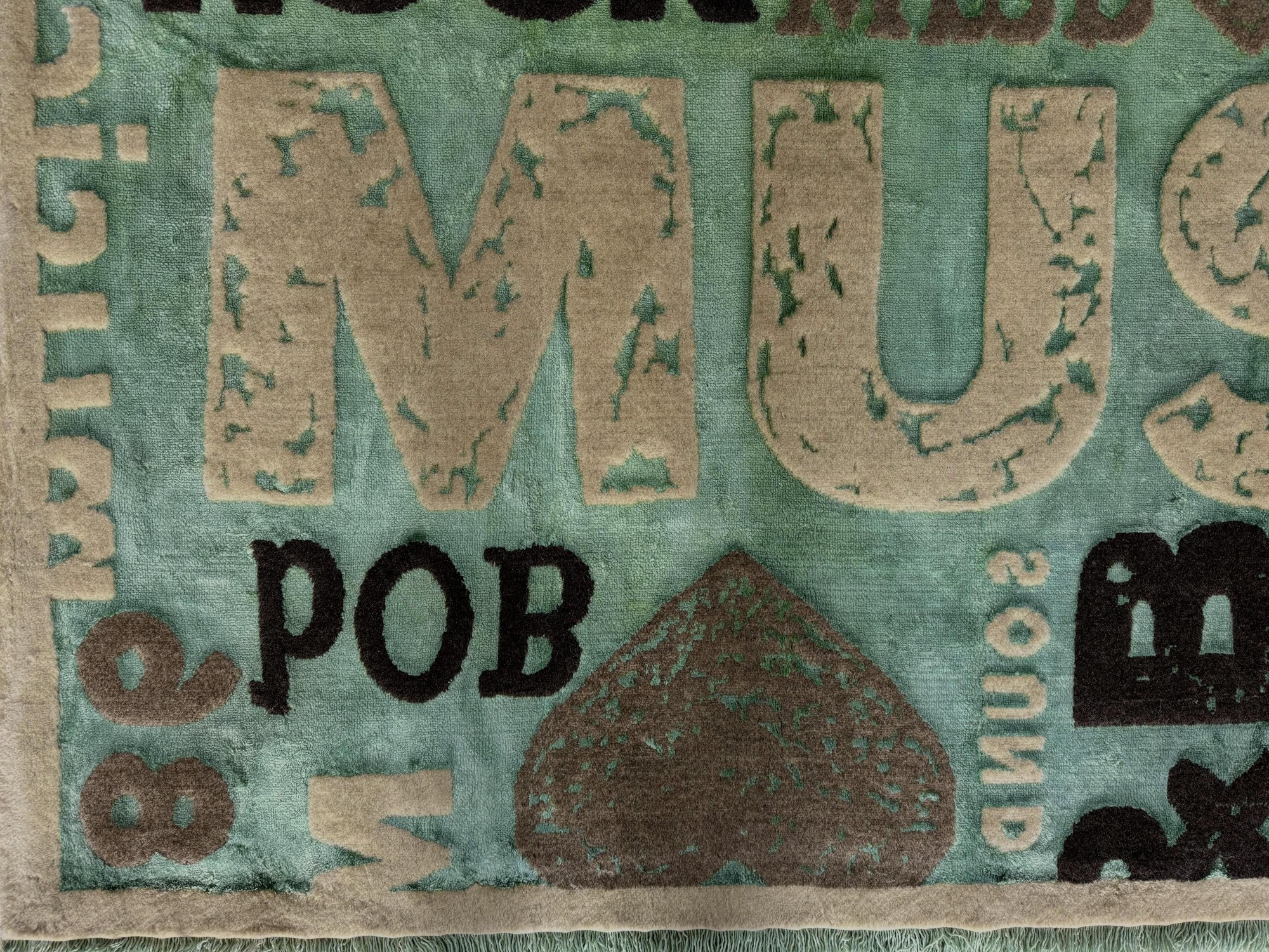فرش پشمی ماشینی طبیعی و ارگانیک کد 0087 - زمینه سبز کم رنگ - حاشیه کرم