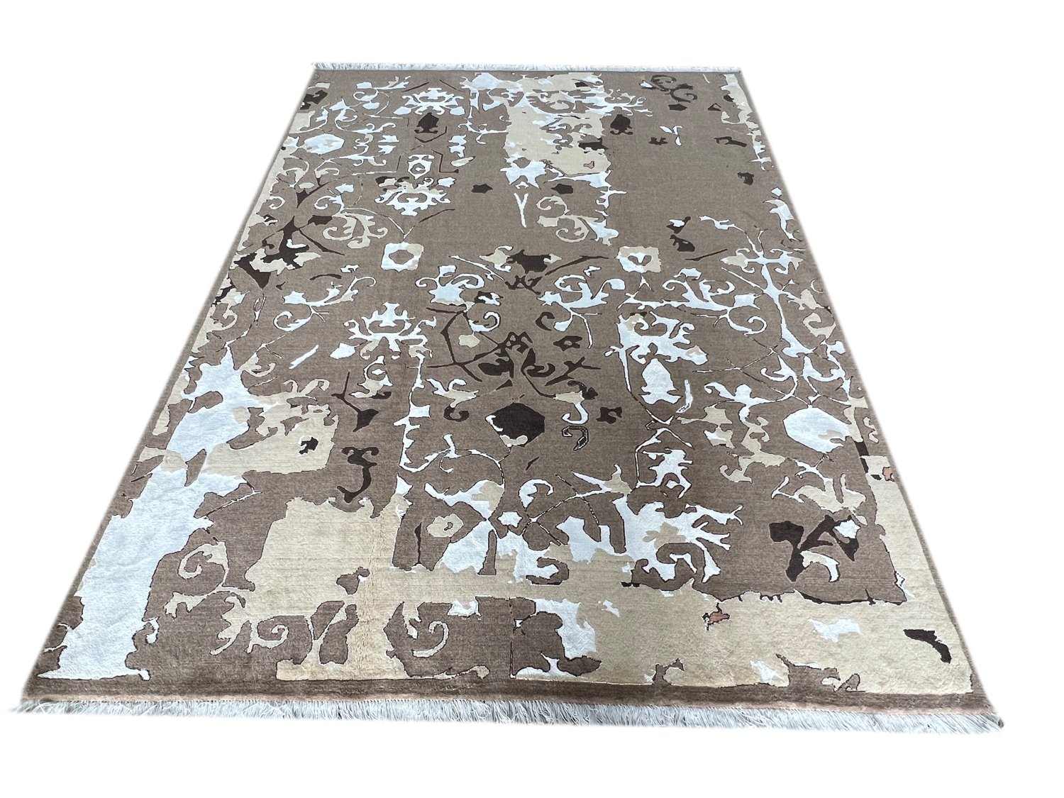 فرش پشمی ماشینی طبیعی و ارگانیک کد 0033 - زمینه بادامی پر رنگ - حاشیه کرم