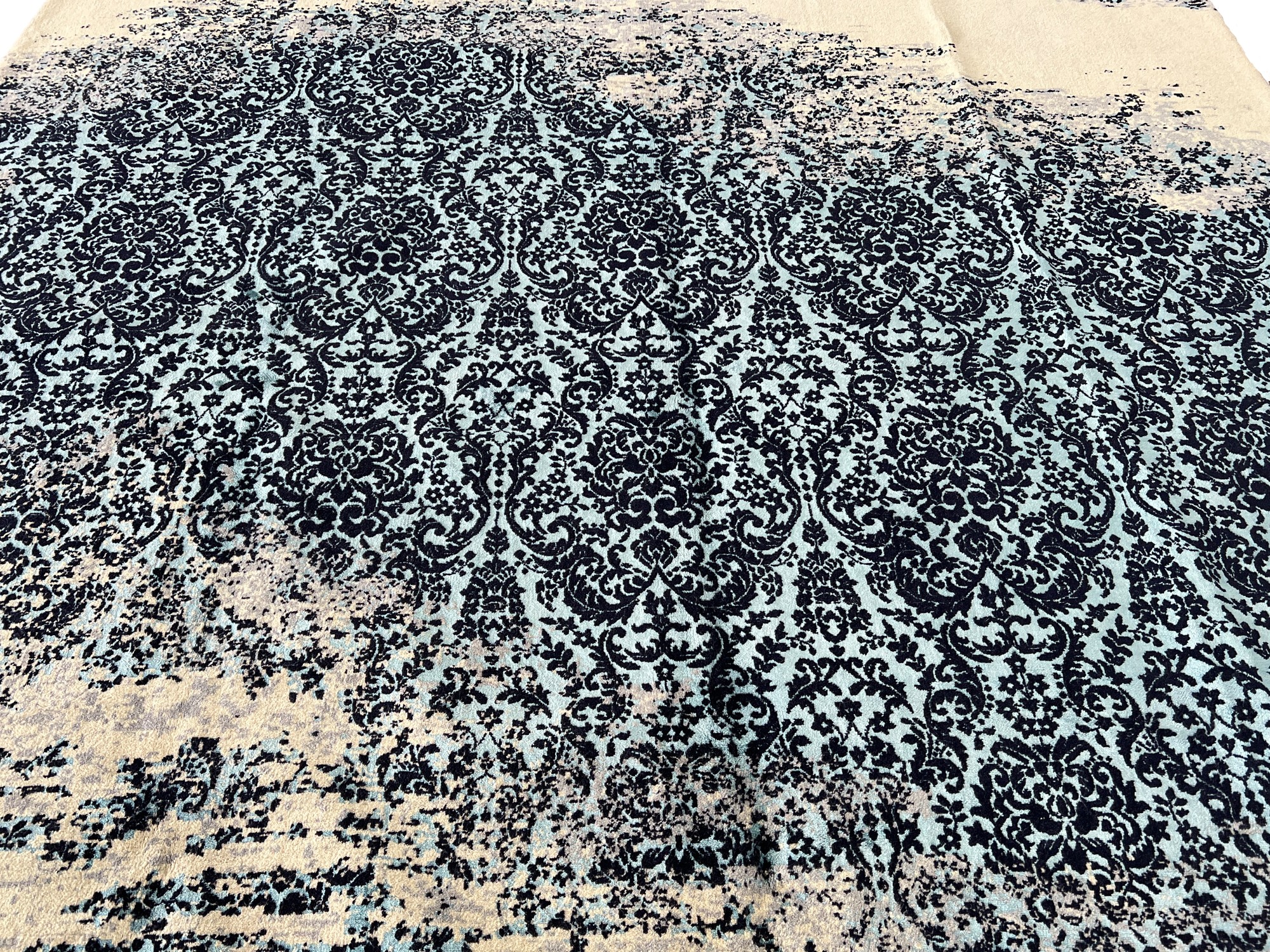 فرش پشمی ماشینی طبیعی و ارگانیک کد  M114 - زمینه کرم - حاشیه مشکی