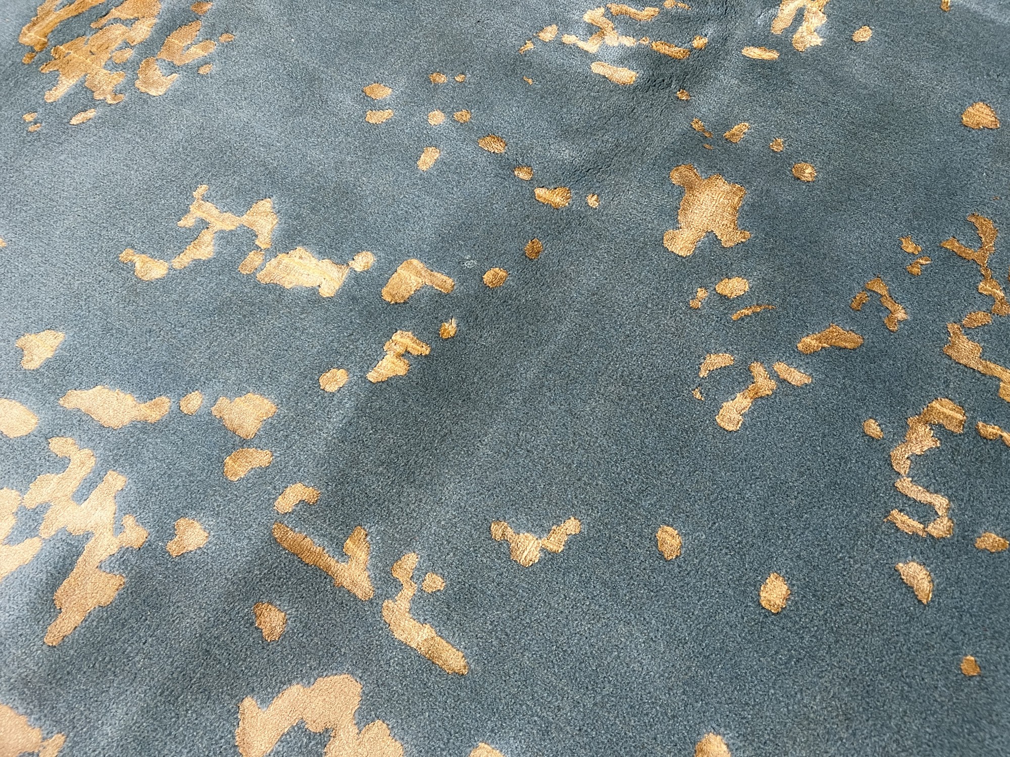 فرش پشمی ماشینی طبیعی و ارگانیک کد 0097 - زمینه آبی پر رنگ - حاشیه آبی پر رنگ