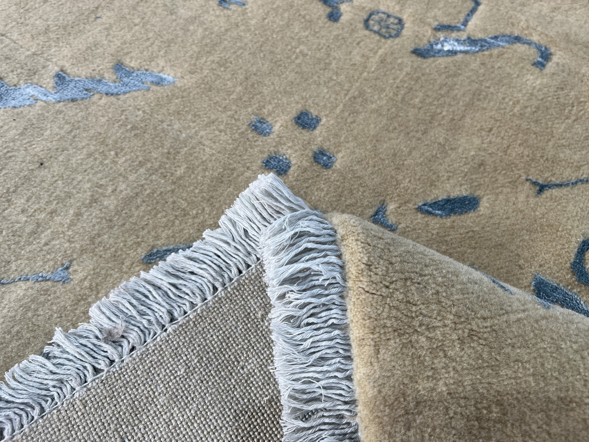 فرش پشمی ماشینی طبیعی و ارگانیک کد 0020A - زمینه کرم - حاشیه کرم