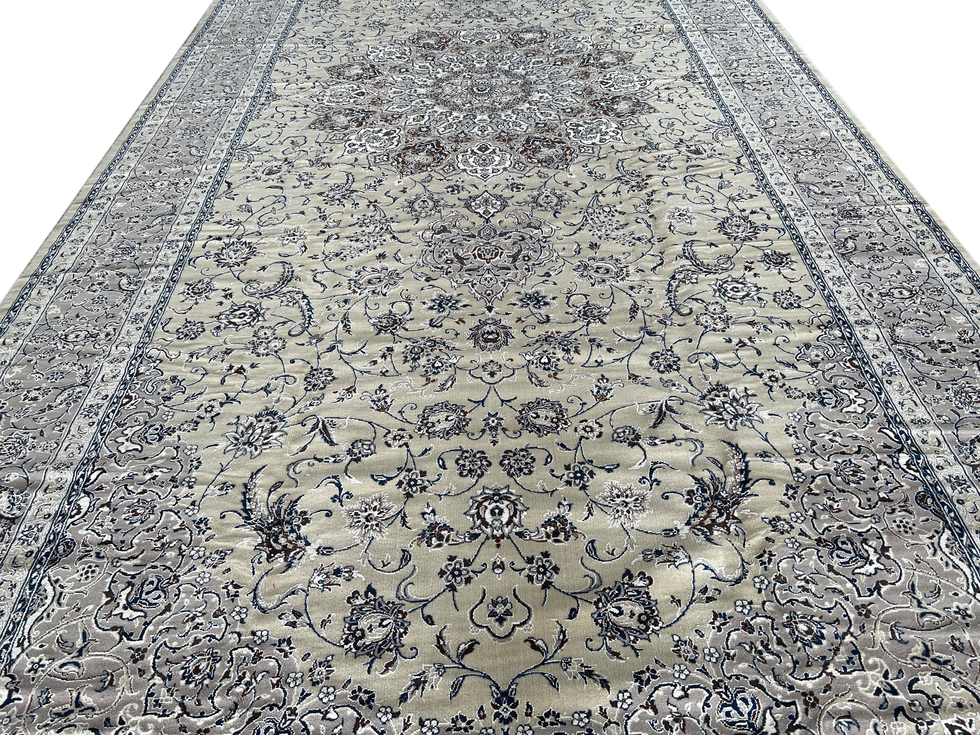 فرش پشمی ماشینی طبیعی و ارگانیک کد 1001 - زمینه کرم - حاشیه بادامی کم رنگ