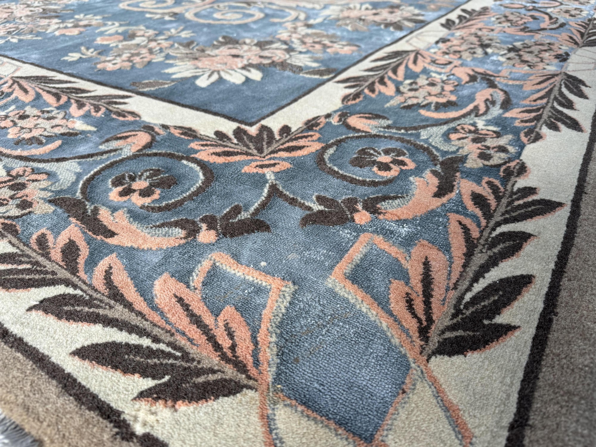 فرش پشمی ماشینی طبیعی و ارگانیک کد 0070 - زمینه آبی کم رنگ - حاشیه آبی کم رنگ